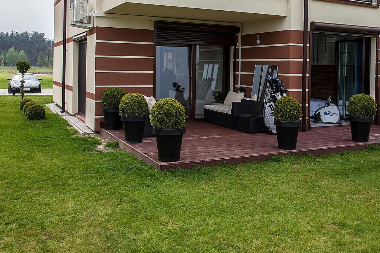 Golf Apartament W Sobieniach Sobienie Jeziory Exterior photo