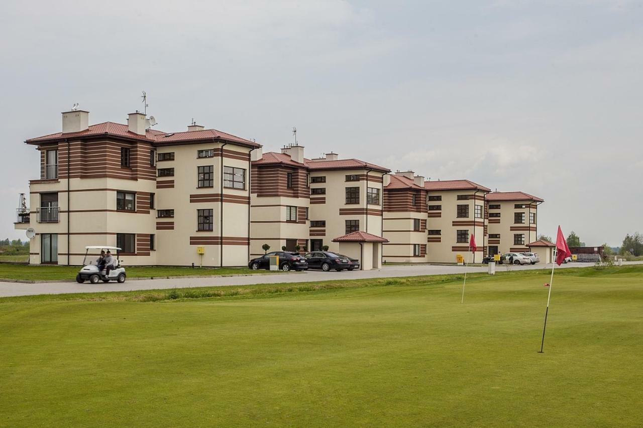Golf Apartament W Sobieniach Sobienie Jeziory Exterior photo